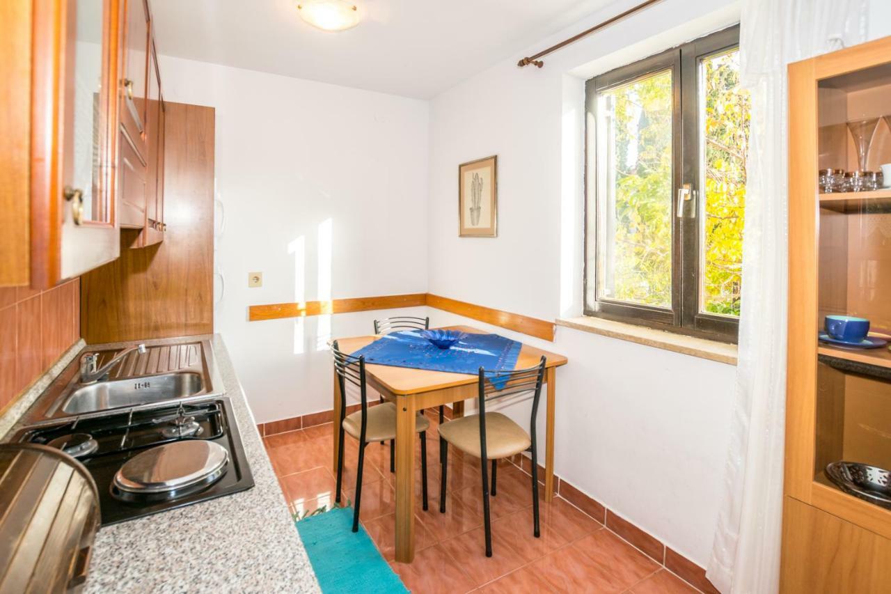Apartments Mirjana Pula Exteriör bild